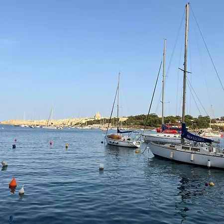 Guesthost - Breeze & Patio Comfort Daire Sliema
