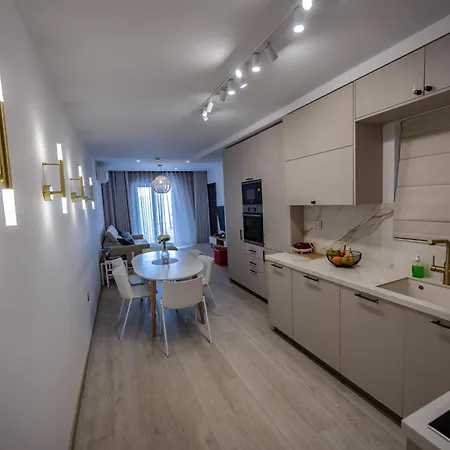 Guesthost - Breeze & Patio Comfort * Sliema