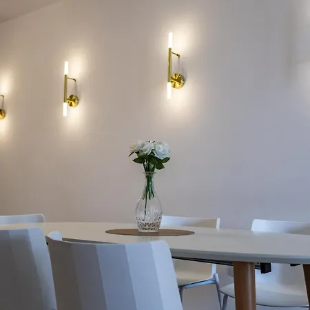Guesthost - Breeze & Patio Comfort Апартаменты *