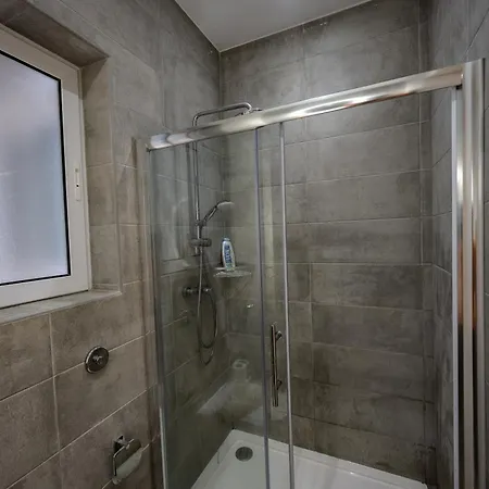 Guesthost - Breeze & Patio Comfort Апартаменты *