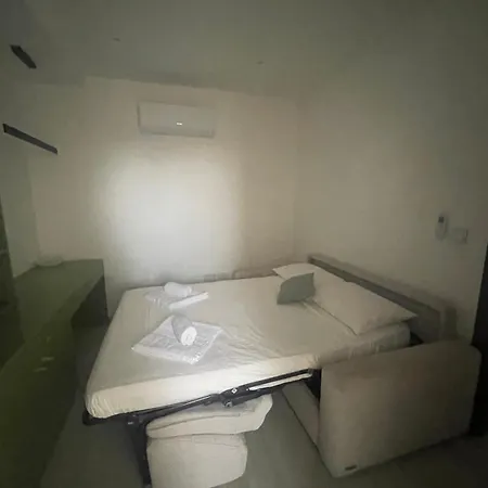 Guesthost - Breeze & Patio Comfort Apartmán