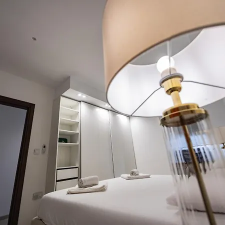 Guesthost - Breeze & Patio Comfort * Sliema