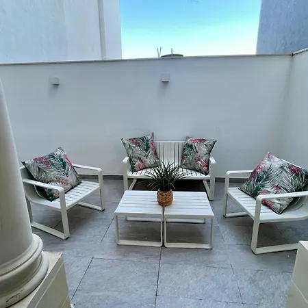 Guesthost - Breeze & Patio Comfort Daire Sliema