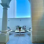 Guesthost - Breeze & Patio Comfort Apartmán